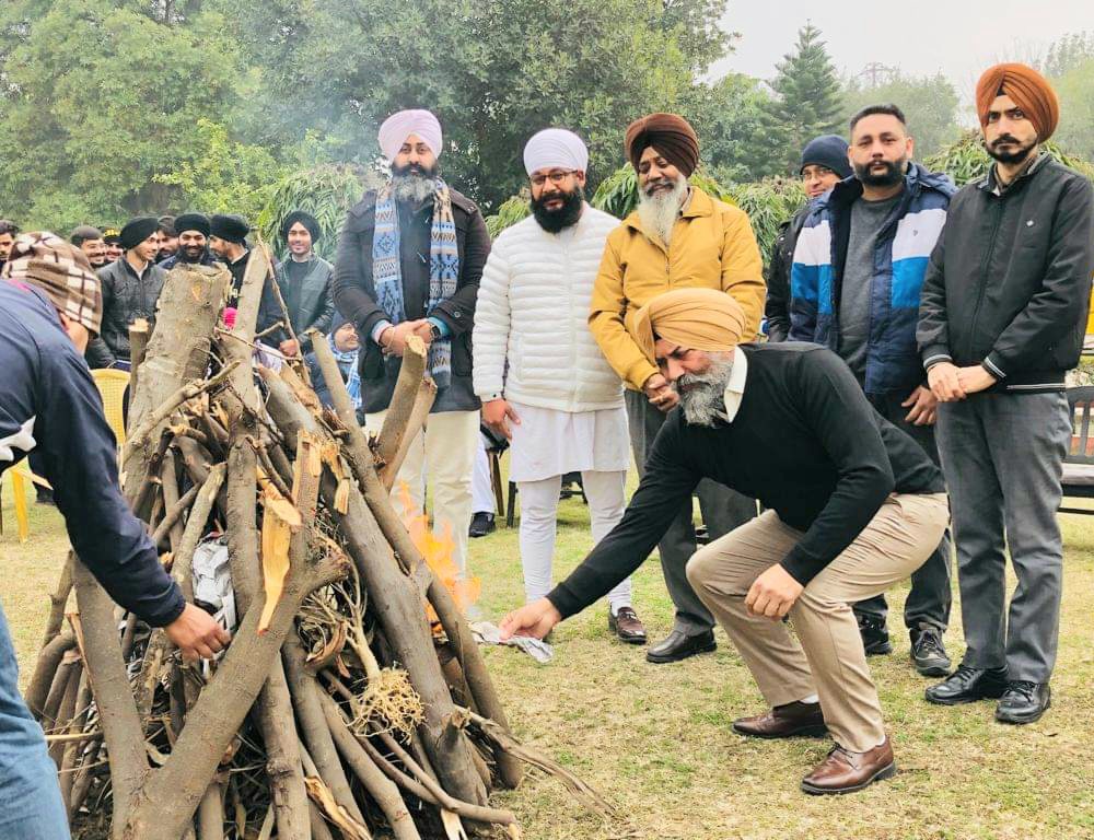 सिख नेशनल कॉलेज बंगा में लोहड़ी का त्योहार मनाया गया